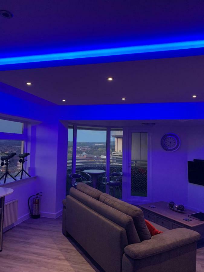 Luxury Panoramic Balcony Swindon Central Екстер'єр фото