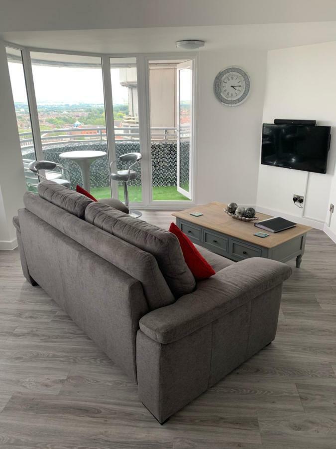 Luxury Panoramic Balcony Swindon Central Екстер'єр фото