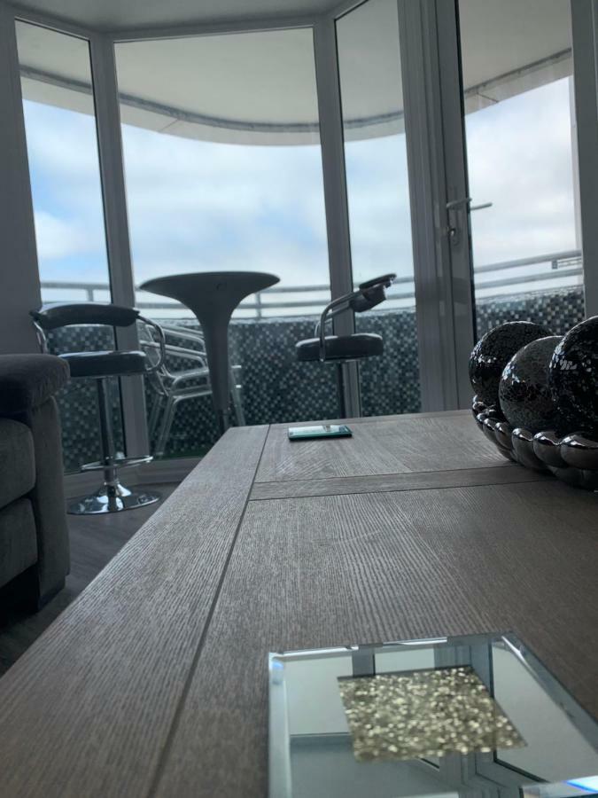 Luxury Panoramic Balcony Swindon Central Екстер'єр фото