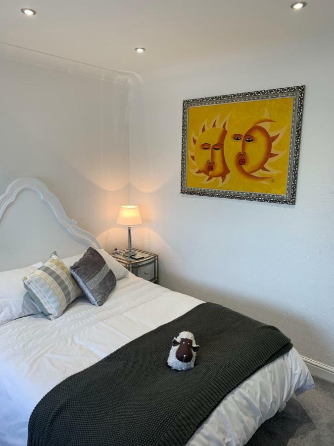 Luxury Panoramic Balcony Swindon Central Екстер'єр фото