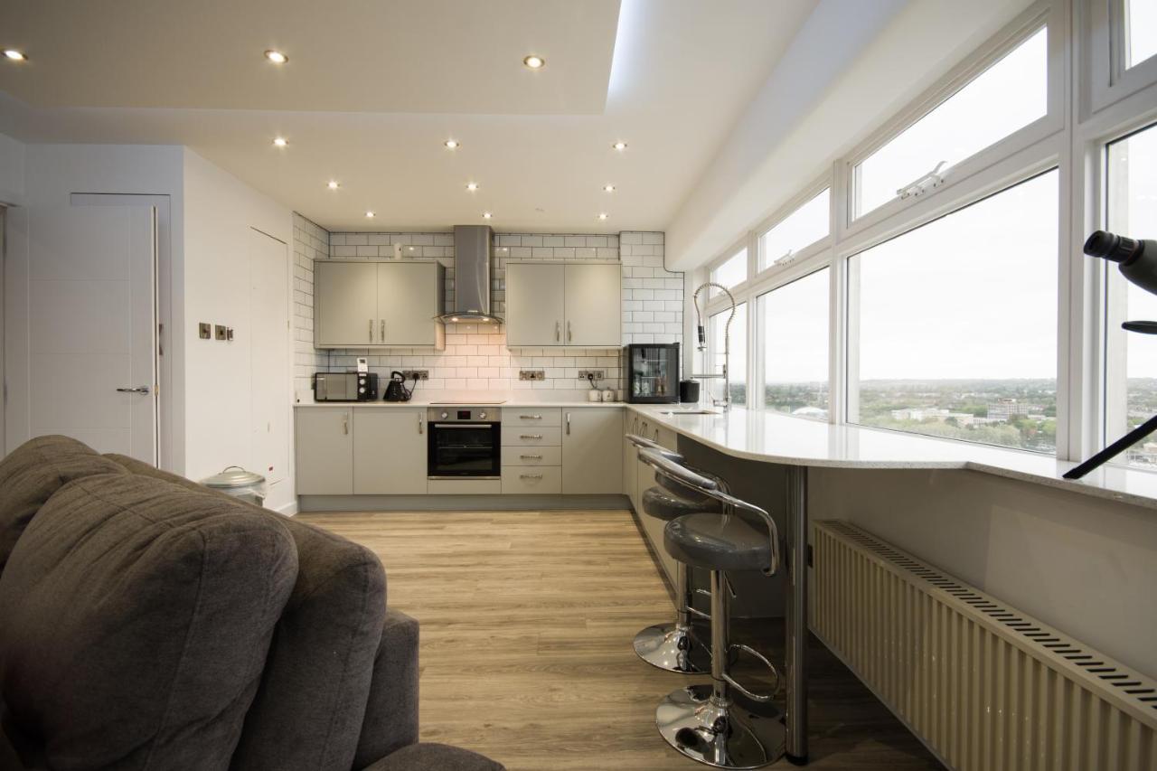 Luxury Panoramic Balcony Swindon Central Екстер'єр фото